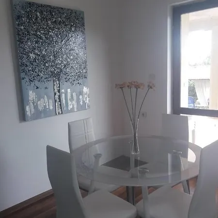 Rose Ann Apartment